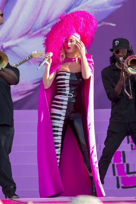 Katy Perry Sexy On A Stage Hot Celebs Home