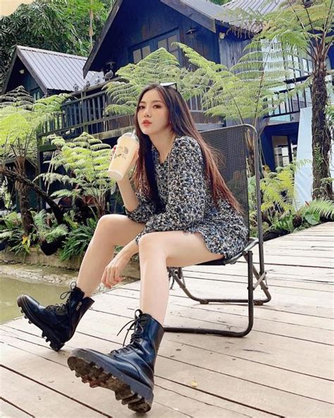 Hot girl Tú Linh qua góc máy chụp lén nhan sắc liệu có bị dìm hàng