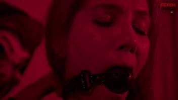 La Enigmática y dos sumisas latinas una rubia tetona y una pelirroja culona XVIDEOS