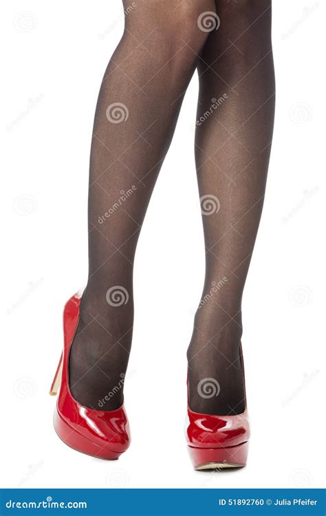 Jambes De Femme Portant Les Chaussures Et Le Gray Stockings Rouges