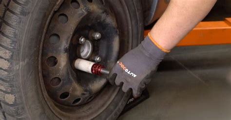 How To Change Rear Brake Discs On Toyota Yaris Mk2 Replacement Guide