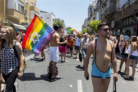 Tel Aviv Celebra El D A Del Orgullo Gay Con El Mayor Desfile De Asia Nm S Scoopnest