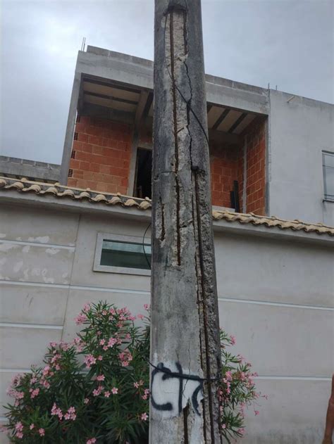 Guarapari moradores de Itapebussu reclamam de poste deteriorando há