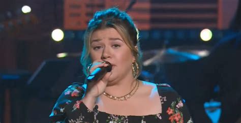 Kelly Clarkson Stuns Fans With Dramatic Weight Loss