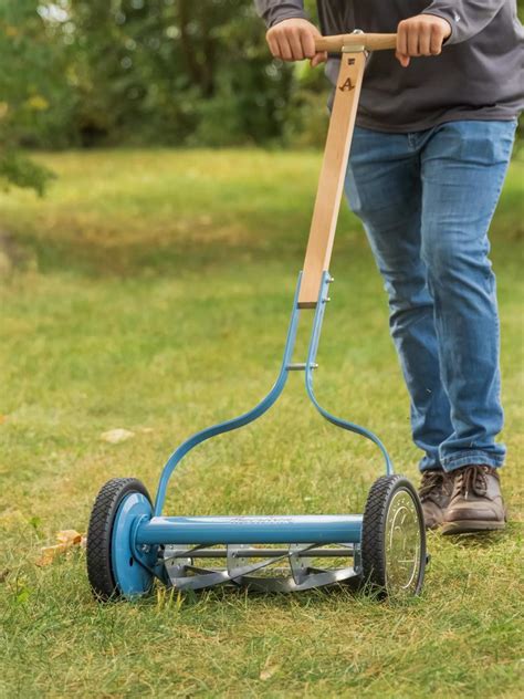 Classic American16 In Lawn Reel Mower | Gardener's Supply