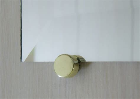 Как повесить зеркало на стену в различных ситуациях: лучший способ