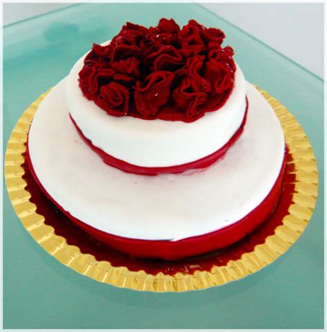 Red Roses Cake - CakeCentral.com