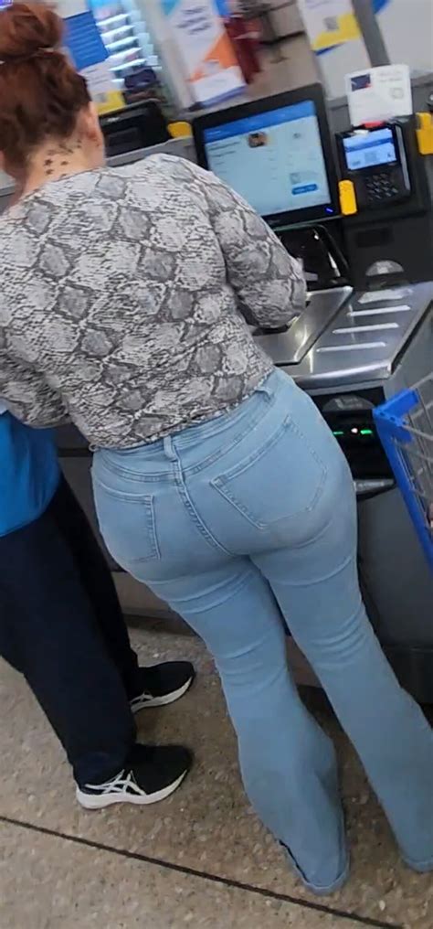 Superb ASSES At Walmart Latina MILFS Spandex Leggings Yoga Pants Forum