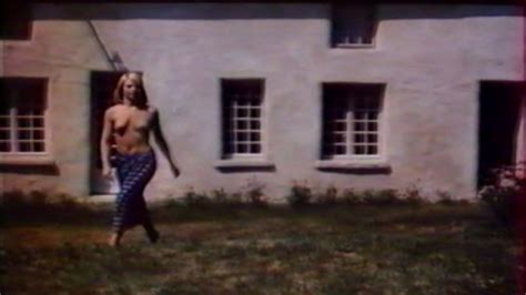 Naked Hélène Chevalier in Le bouche trou