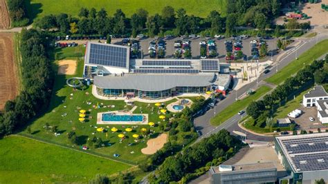 Erkrath Von Oben Schwimmbecken Des Freibades Neandertalbad In Erkrath