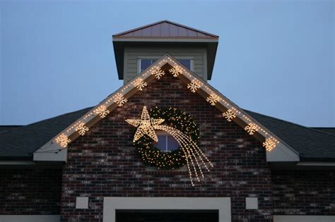 Shooting Star Outdoor Christmas Lights Ideas For Roof Decor With Green