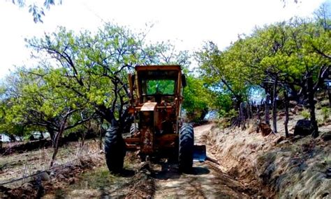 Rehabilita Gobierno 32 Km De Caminos Saca Cosechas En Chinicuila