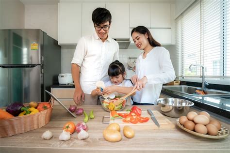 Asian family cooking in the kitchen | Premium Photo