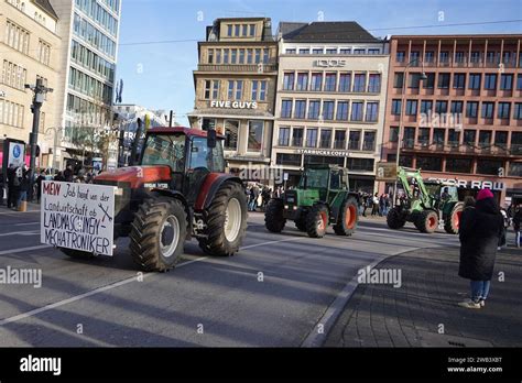 K Ln Bauern Demo Bauern Proteste In K Ln Bauern Blockieren Mit Ihren