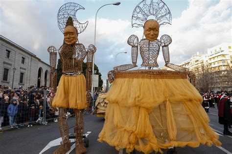 Fotos Los Reyes Magos Reparten Ilusi N En Las Cabalgatas De Toda