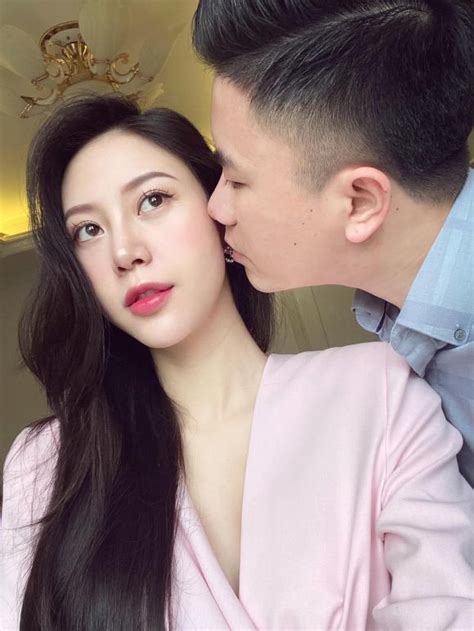 Hot Girl V Ng C Ch M Khoe Mang B U H N Th Ng Sau Khi T Ch C M H I V I Ch Ng Doanh Nh N