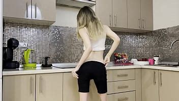 Teaser Stepsisters Se Fait Sodomiser Dans La Cuisine Par Un Ami Chanceux XVIDEOS