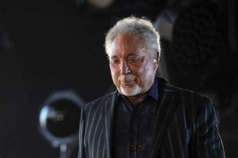 How Tall Is Tom Jones 6