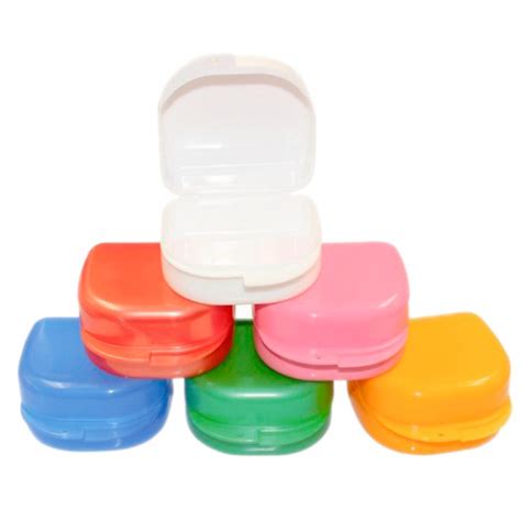 Контейнеры (футляры) для хранения зубных протезов Купить