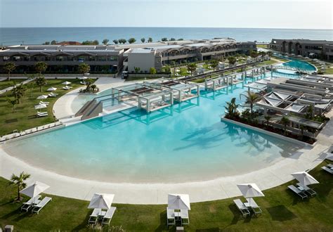 Beach & Pool - Euphoria Resort