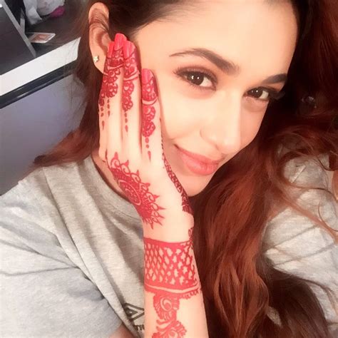 Yuvika Chaudhary shares her Mehendi moment! - Bollywood Dhamaka