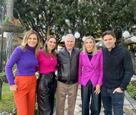 Rodeada Por El Amor De Su Familia Jacky Bracamontes Celebra Sus