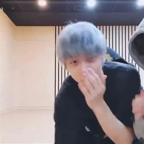 Pin By Ttay On Ahhh Video Cute Gay Couples Txt Funny Kpop Memes