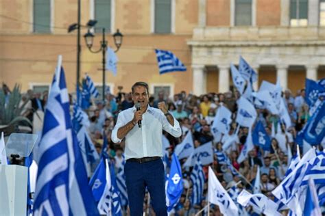 Grèce la droite remporte les législatives Mitsotakis de nouveau