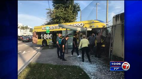 2 Transported After Bus Crashes Into Sw Miami Dade Park Wsvn 7news