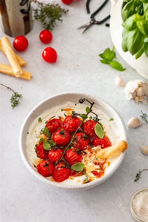 Dip de tomates cerises rôties yaourt grec au basilic