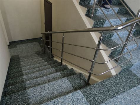 Ступени пластиковые для крыльца: особенности материала