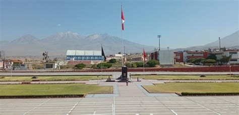 COLEGIO MILITAR FRANCISCO BOLOGNESI REALIZO IZAMIENTO SIMBÓLICO DEL