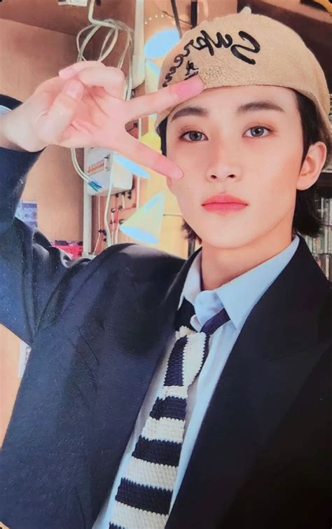 Mark Lee Istj Photobook Ver Photocard Scan In Photocard Mark