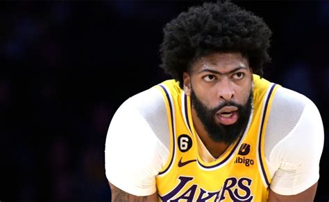 Anthony Davis sufre tensión en la espalda baja Entrenador de Lakers