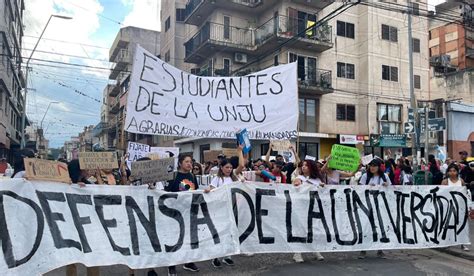 Multitudinaria Marcha Universitaria En Jujuy