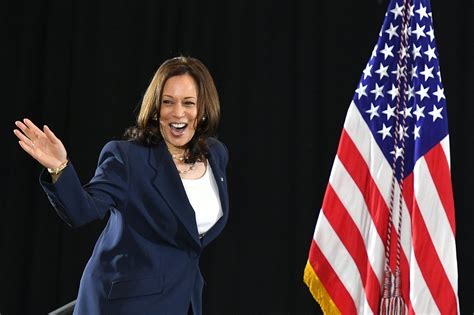 Eleições Eua Kamala Tem 44 Das Intenções De Voto E Trump 42 Diz