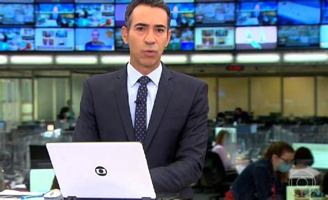 C Sar Tralli Quebra Protocolo Pega Celular No Jornal Hoje E D Not Cia