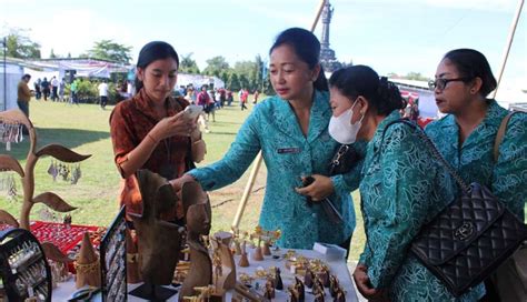 Nusabali Ketua Tp Pkk Provinsi Kembali Mengajak Berbelanja Dan