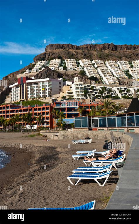 The beach at Playa del Cura on Gran Canarias west coast near Puerto ...