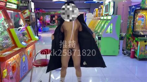 Fetish Exhibitionist Naked In Arcade ThisVid