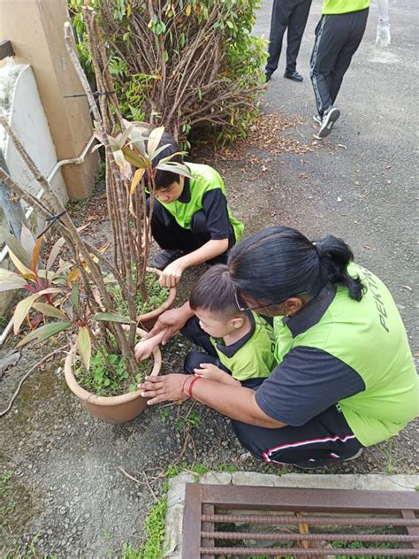 Aktiviti Dalam Sekolah Murid Murid Gotong Royong PERSATUAN UNTUK