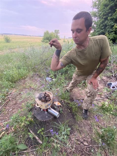 Msbc On Twitter Soldado De Ucrania Simula Cocinar Una Cabeza