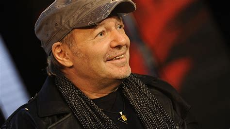 Vasco Rossi Canta Le Dannate Nuvole Foto Tgcom