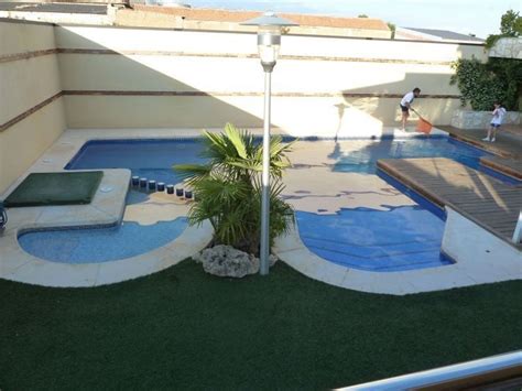 Piscina De Hormig N Gunitado Con Madera Tropical