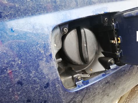 Пружинка для лючка бензобака — Peugeot 406, 2 л, 2002 года | своими ...