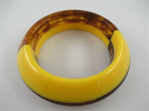 Vintage Amber Yellow Plastic Lucite Bangle Bracelet Gem