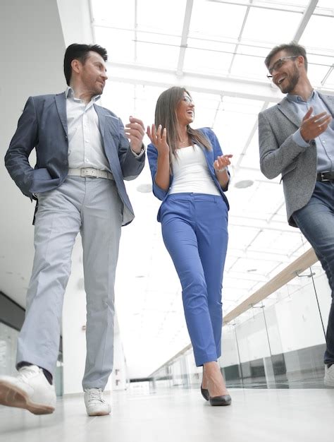 Premium Photo Business People Walking In The Office Corridor