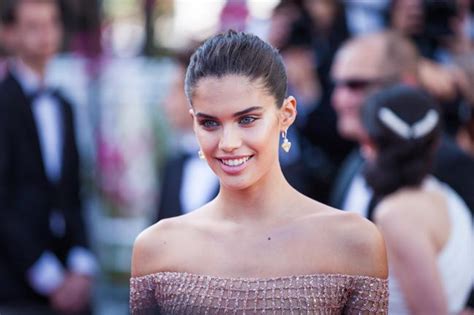 Sara Sampaio A Modelo Portuguesa Que Conquistou O Mundo Da Moda