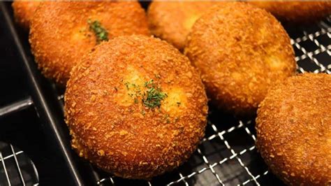 Receita F Cil De Croquetes Saud Veis De Br Colis E Cebola