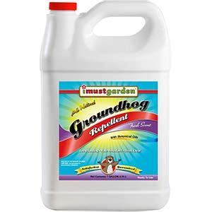 Best Groundhog Repellent Review 2020 - Consumer Guides